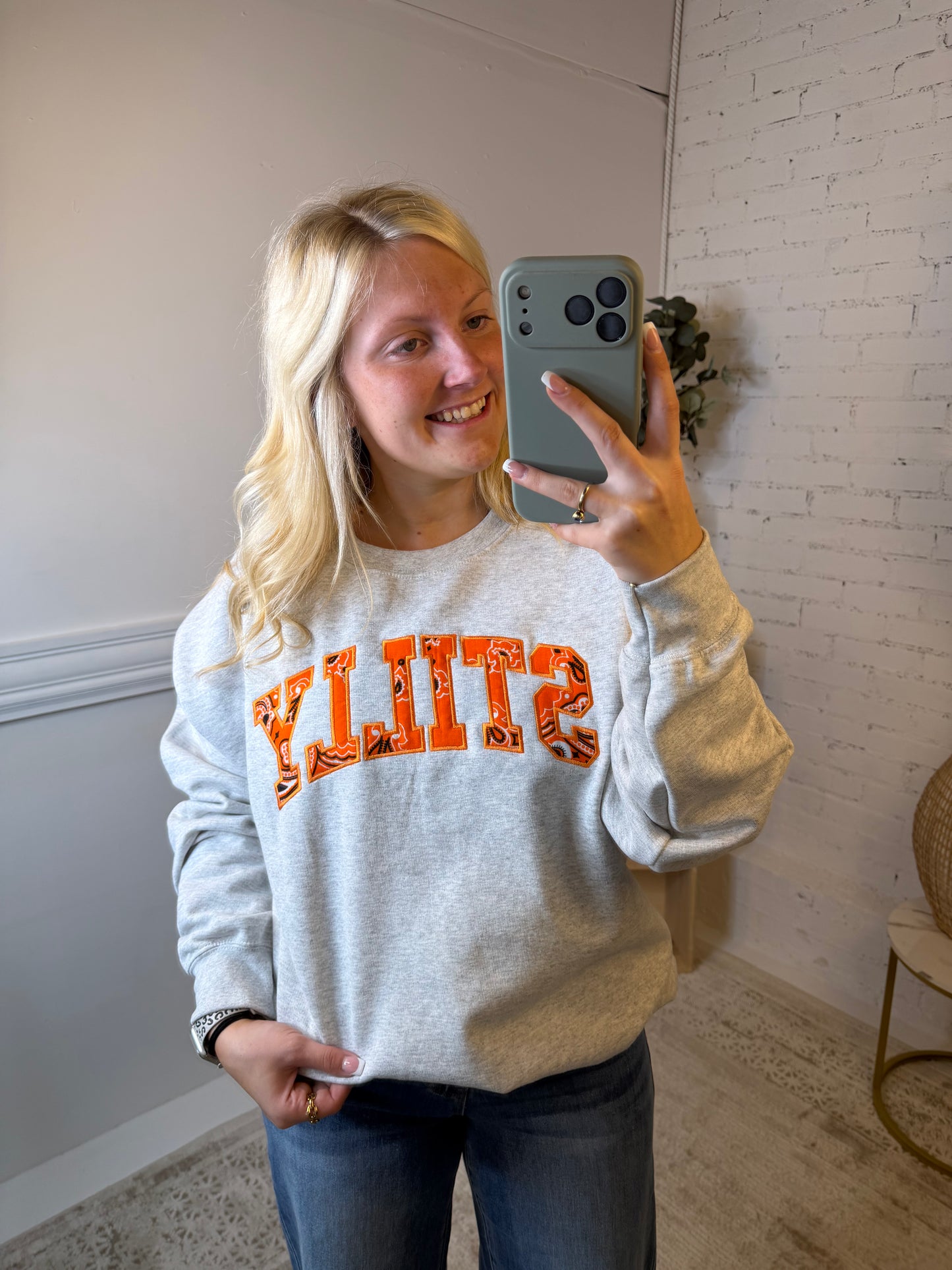Stilly Emeroidered Sweatshirt (117)
