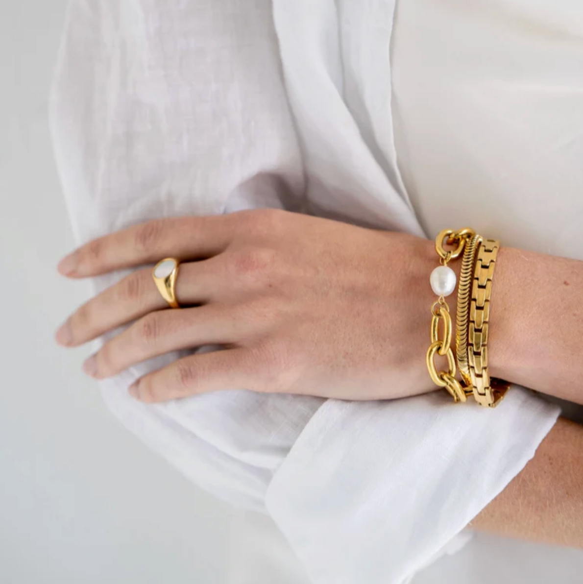Gold Chunky Pearl Bracelet (117)