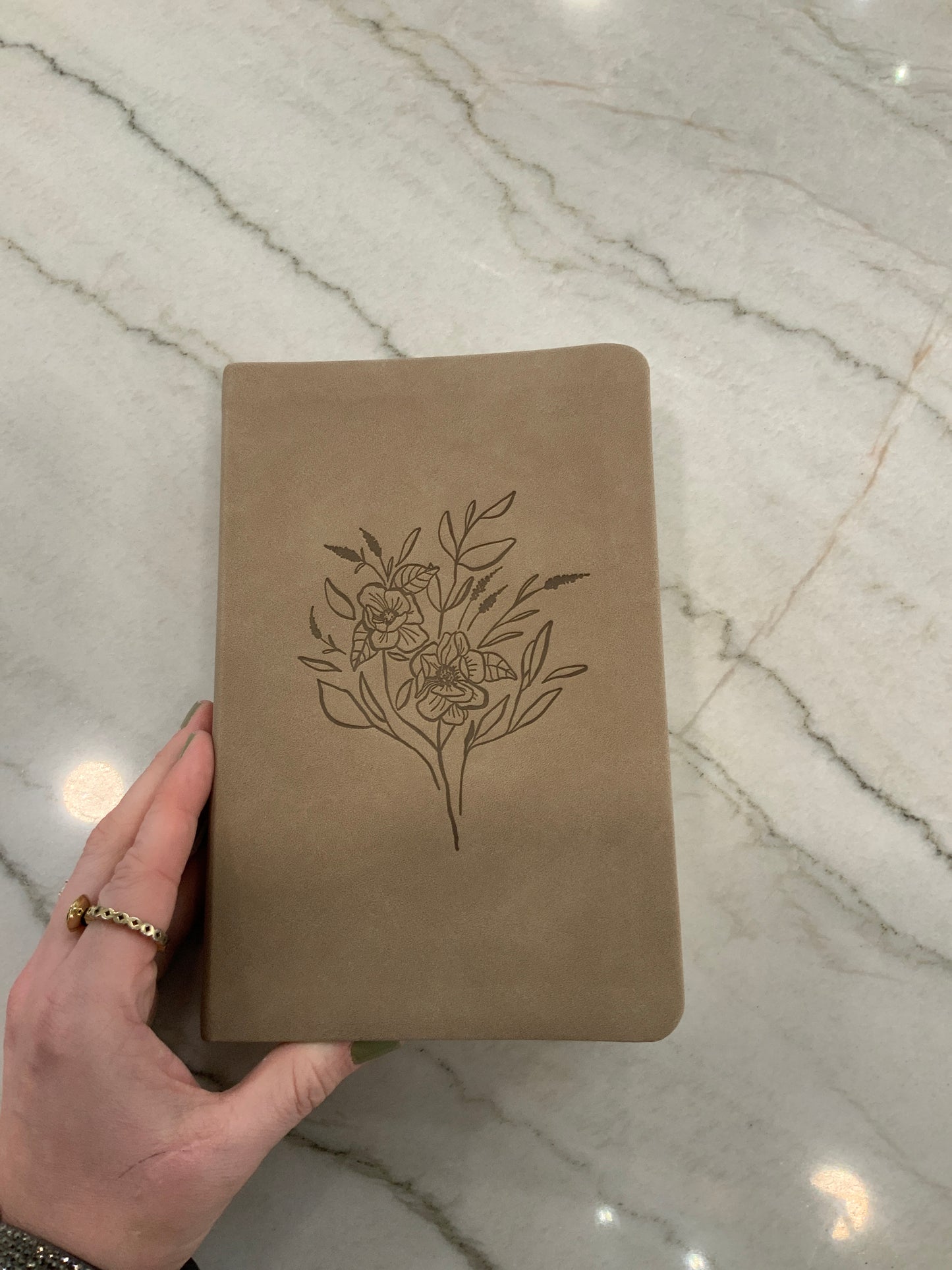 Amber Compact Bible NLT (117)