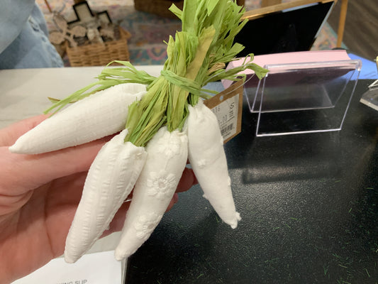 Mini white carrots (6)