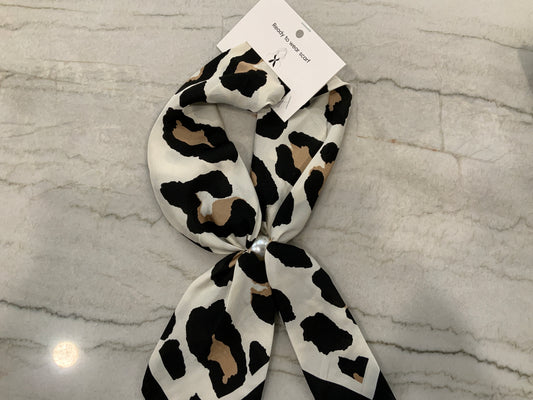 Ready-to-wear Lg Cheetah Magnetic Scarf