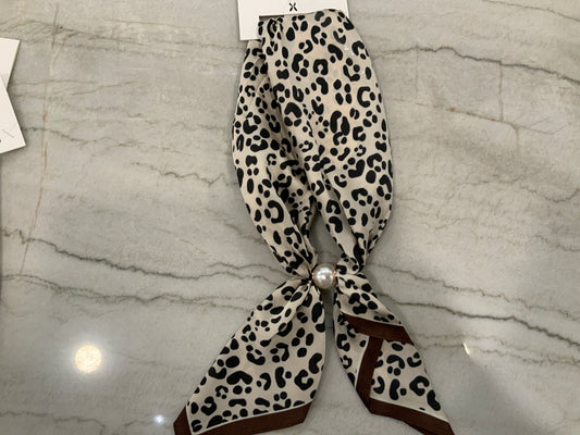 Ready-to-wear cheetah magnetic Scarf