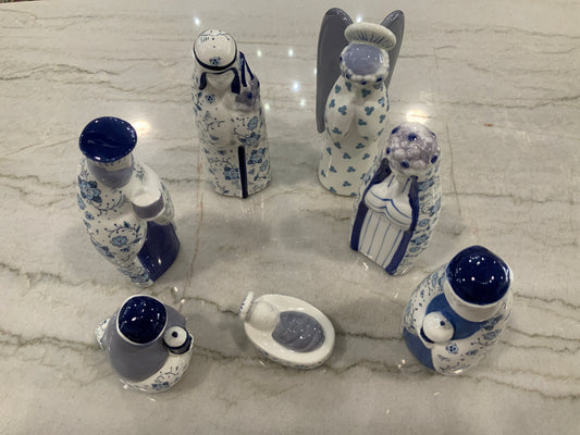 Ceramic Blue/White Nativity 7 pc set