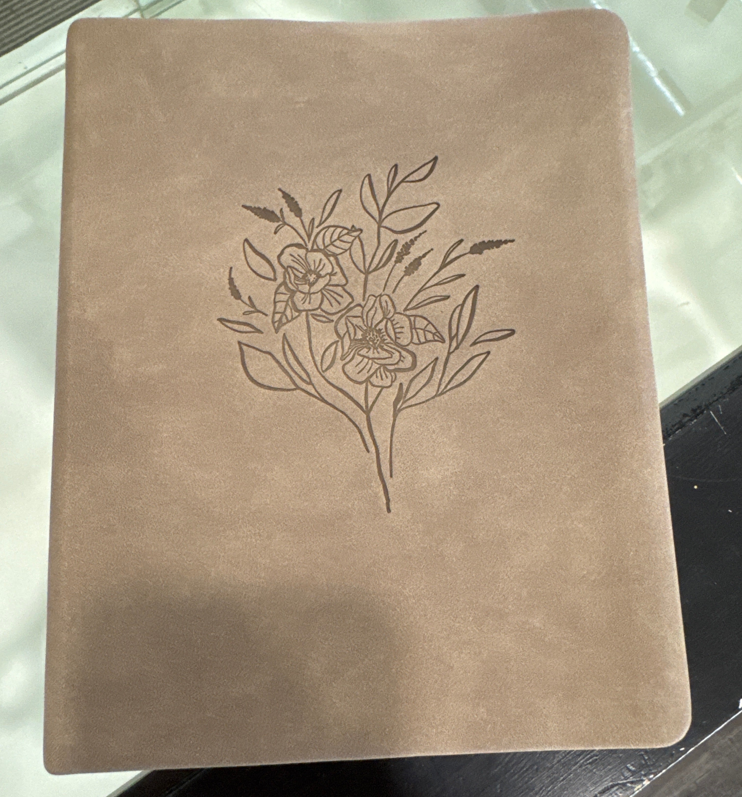 Lainey Bible (117) - NLT