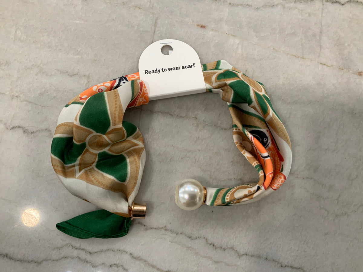 Small Green/cream magnetic Scarf